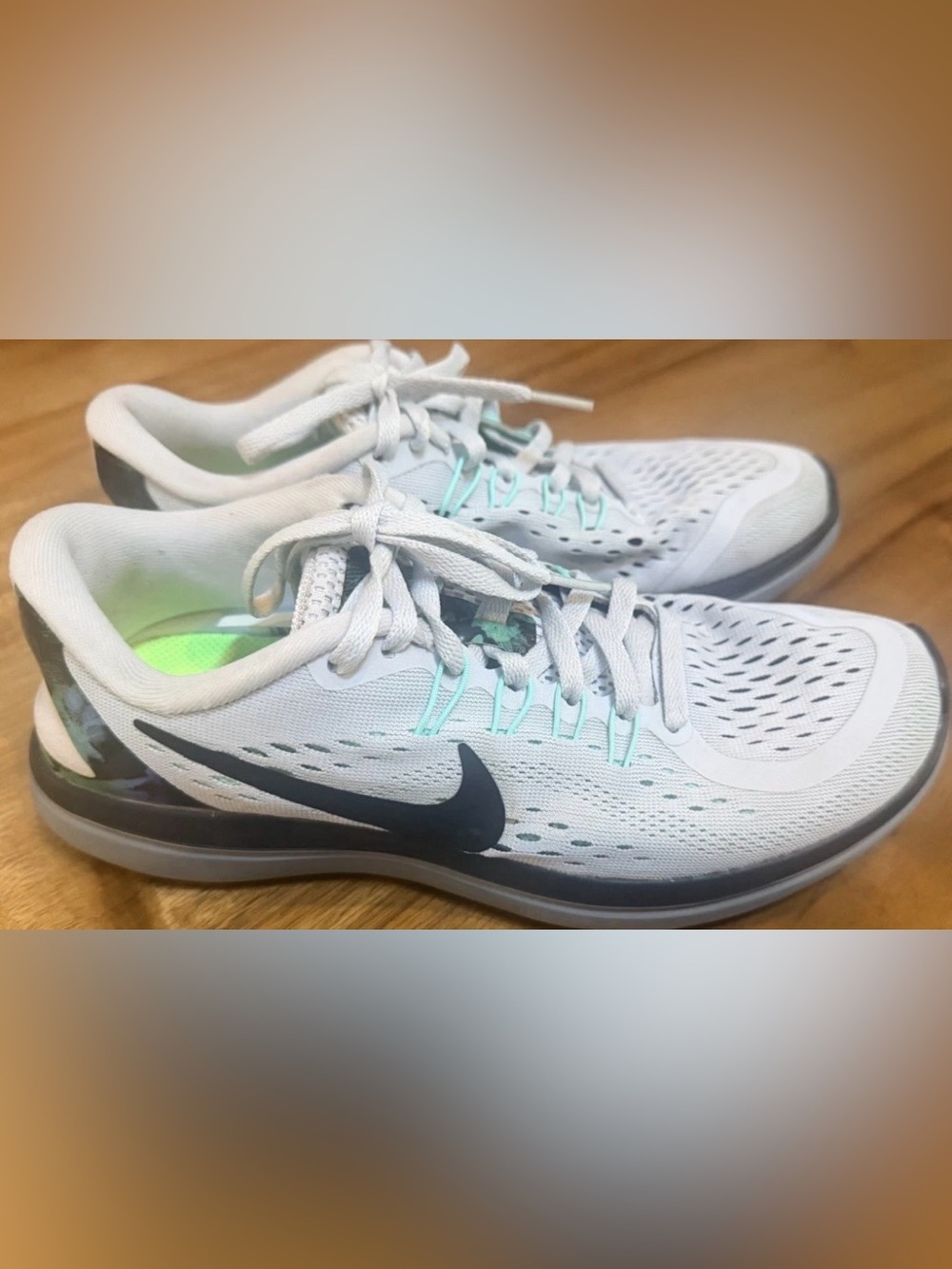 Women's Flex 2017 RN running shoes Size 7.5  Light Grey Floral Accents